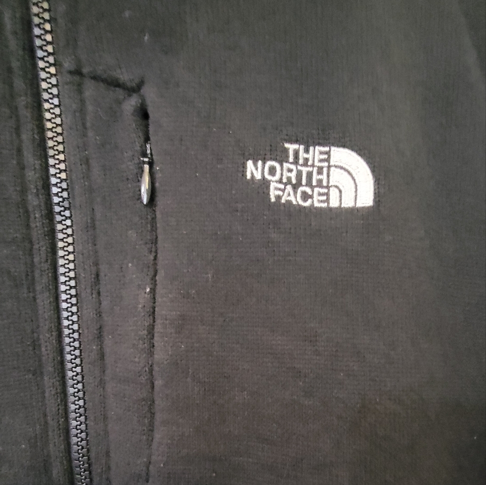 Men's black full zip Northface jacket
